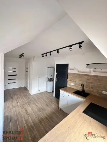 Pronájem bytu 2+1, Chlumec nad Cidlinou - Chlumec nad Cidlinou II, Nábřeží Julia Fučíka, 60 m2