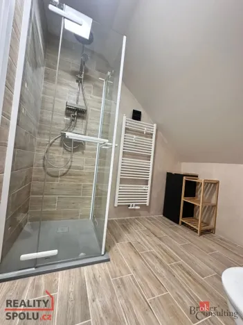 Pronájem bytu 2+1, Chlumec nad Cidlinou - Chlumec nad Cidlinou II, Nábřeží Julia Fučíka, 60 m2