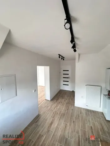Pronájem bytu 2+1, Chlumec nad Cidlinou - Chlumec nad Cidlinou II, Nábřeží Julia Fučíka, 60 m2