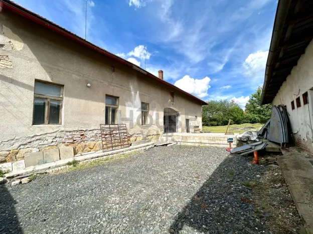 Prodej rodinného domu, Hořany, 452 m2