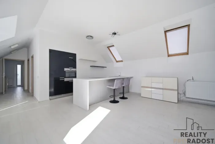 Pronájem bytu 2+kk, Pardubice, Dašická, 62 m2