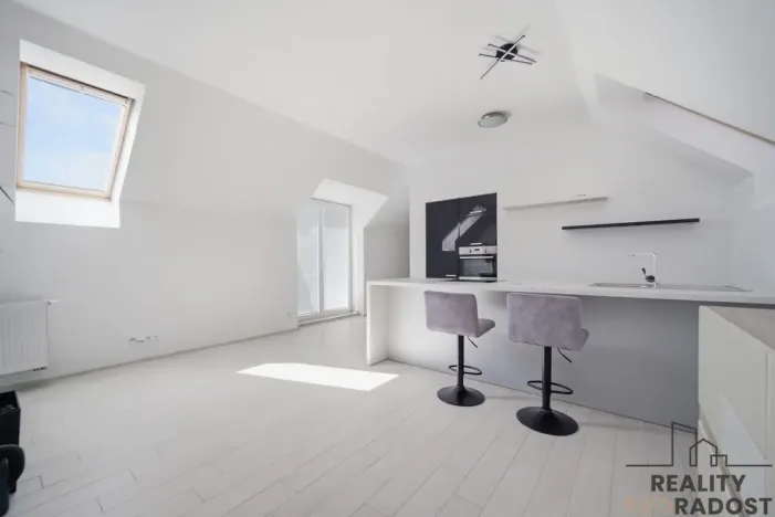 Pronájem bytu 2+kk, Pardubice, Dašická, 62 m2