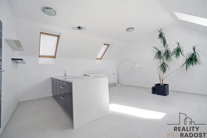 Pronájem bytu 2+kk, Pardubice, Dašická, 62 m2