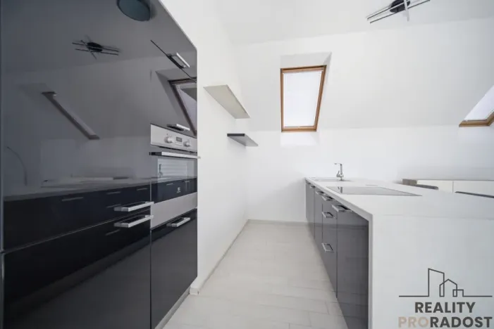 Pronájem bytu 2+kk, Pardubice, Dašická, 62 m2