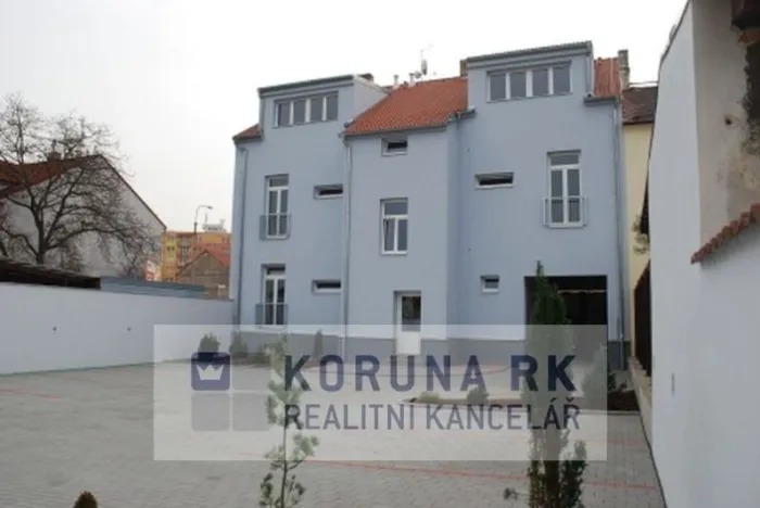 Pronájem garážového stání, České Budějovice - České Budějovice 7, Lidická tř., 13 m2