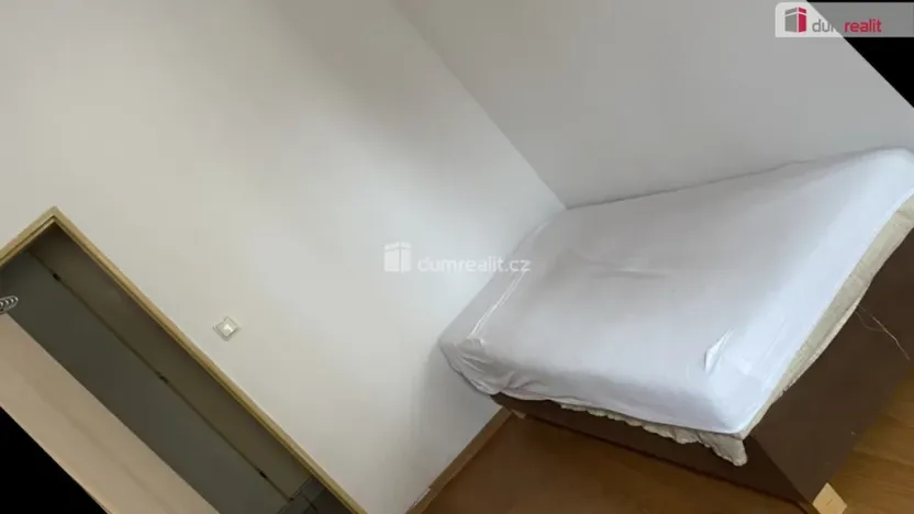 Pronájem bytu 4+1, Praha - Kobylisy, Zenklova, 15 m2