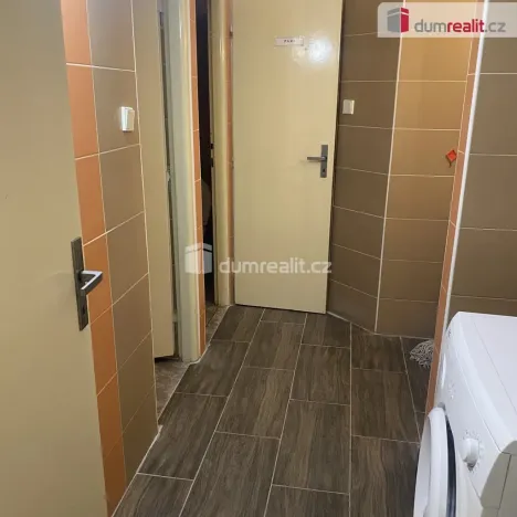 Pronájem bytu 4+1, Praha - Kobylisy, Zenklova, 15 m2