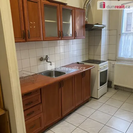 Pronájem bytu 4+1, Praha - Kobylisy, Zenklova, 15 m2