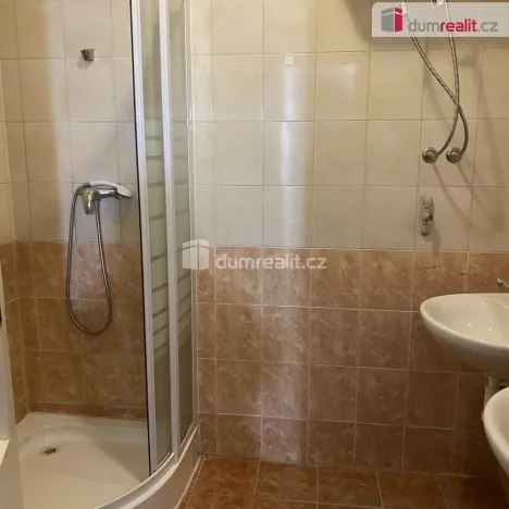 Pronájem bytu 1+kk, Praha - Kobylisy, Zenklova, 15 m2
