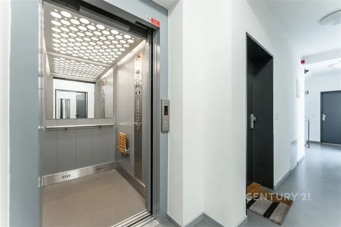 Pronájem bytu 2+kk, Praha, Plzeňská, 52 m2