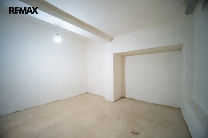 Prodej skladu, Praha - Libeň, náměstí Dr. Václava Holého, 19 m2