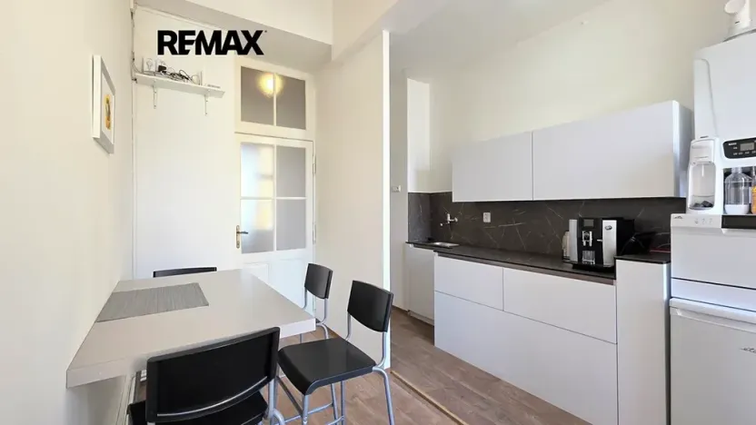 Pronájem kanceláře, Praha - Karlín, Sokolovská, 49 m2