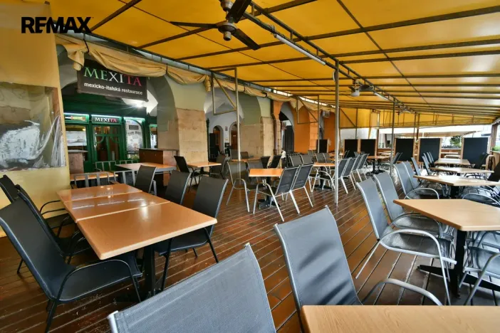 Prodej restaurace, Hradec Králové, Velké náměstí, 350 m2