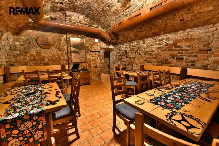 Prodej restaurace, Hradec Králové, Velké náměstí, 350 m2