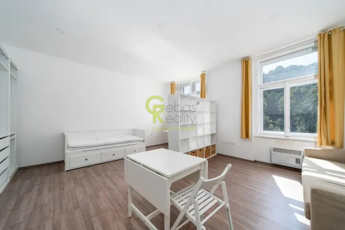 Pronájem bytu 1+kk, Praha, Jaromírova, 37 m2