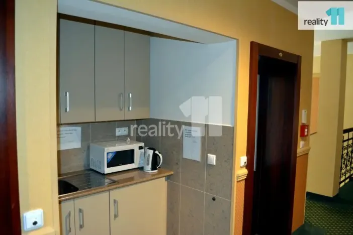 Pronájem kanceláře, Karlovy Vary - Dvory, Chebská, 33 m2