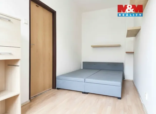 Pronájem bytu 2+kk, Praha - Břevnov, Svojsíkova, 41 m2