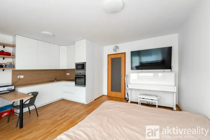 Pronájem bytu 1+kk, Praha - Modřany, Provázkova, 38 m2
