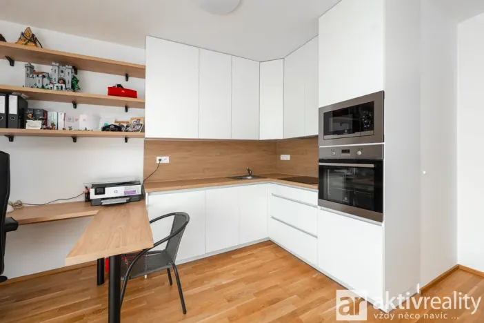 Pronájem bytu 1+kk, Praha - Modřany, Provázkova, 38 m2