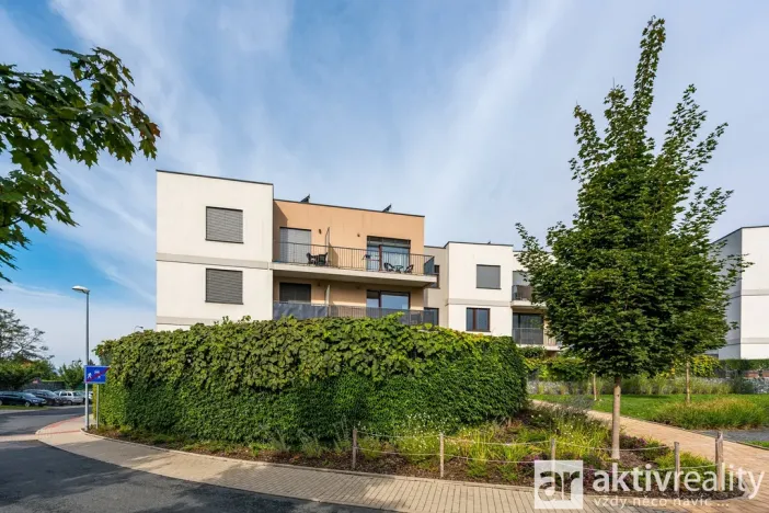 Pronájem bytu 1+kk, Praha - Modřany, Provázkova, 38 m2