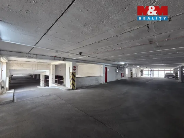 Pronájem garážového stání, Praha - Střížkov, Lovosická, 18 m2