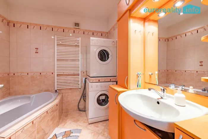 Prodej vícegeneračního domu, Kraslice, Pod nádražím, 259 m2