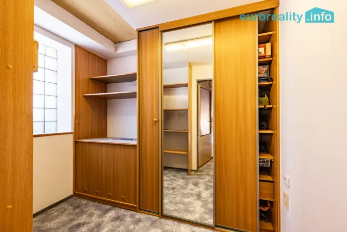 Prodej vícegeneračního domu, Kraslice, Pod nádražím, 259 m2