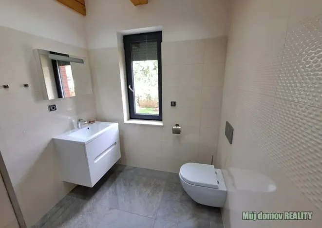 Pronájem rodinného domu, Praha - Nebušice, V uličkách, 166 m2