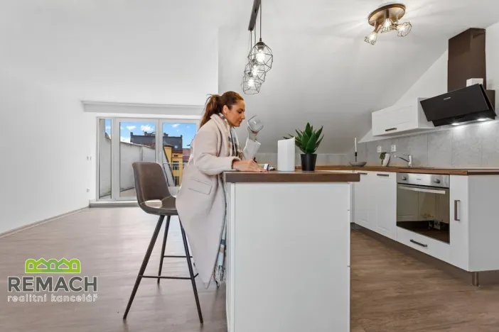 Pronájem bytu 2+kk, Náchod, Masarykovo náměstí, 78 m2
