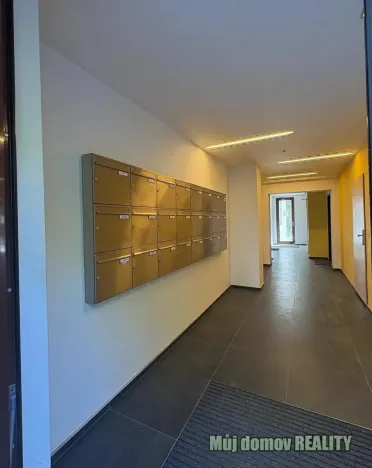 Pronájem bytu 2+kk, Praha - Strašnice, Krupská, 42 m2