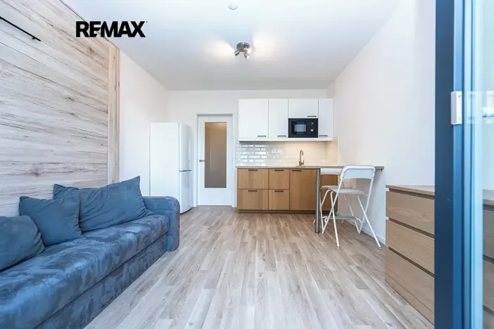 Pronájem bytu 1+kk, Praha - Libeň, Novovysočanská, 25 m2