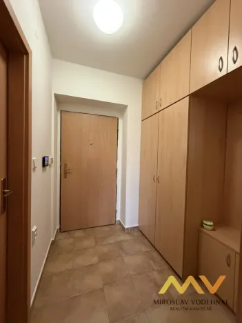 Pronájem bytu 1+kk, Hradec Králové - Třebeš, Ve Stromovce, 31 m2