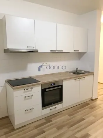 Pronájem bytu 3+1, Praha, Na hutích, 84 m2