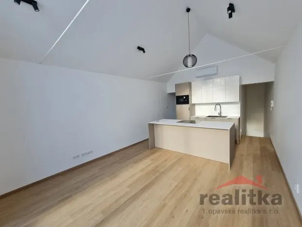 Pronájem bytu 2+kk, Opava, Na Prachovníku, 60 m2