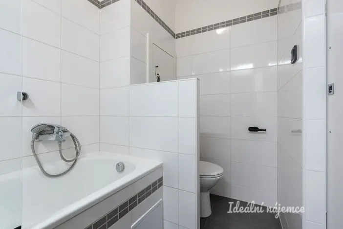 Pronájem bytu 2+kk, Praha, Argentinská, 44 m2