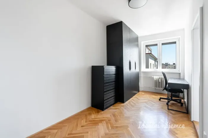 Pronájem bytu 2+kk, Praha, Argentinská, 44 m2