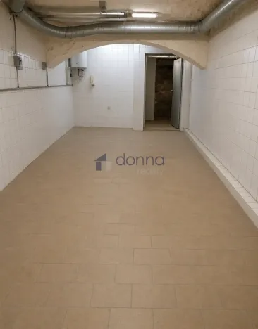 Pronájem skladu, Praha, náměstí Protifašistických bojovníků, 220 m2