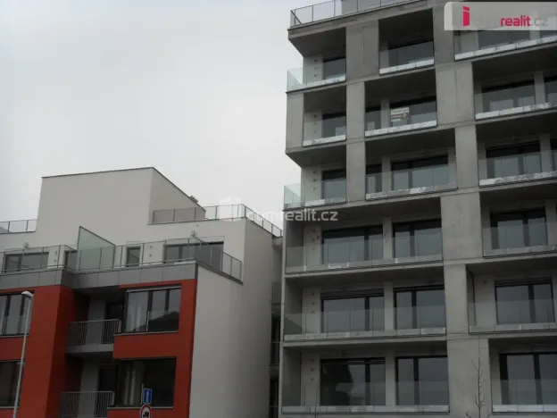 Pronájem bytu 2+kk, Praha, Korunní, 75 m2