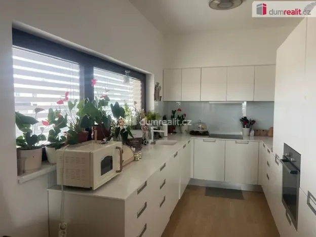 Pronájem bytu 2+kk, Praha, Korunní, 75 m2