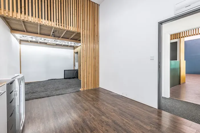 Prodej obchodního prostoru, Praha - Vysočany, Poděbradská, 98 m2
