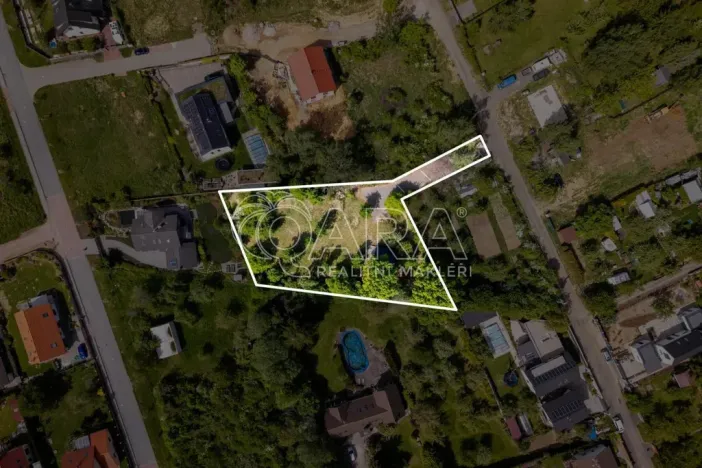Prodej pozemku pro bydlení, Mníšek pod Brdy, V Zahrádkách, 2100 m2