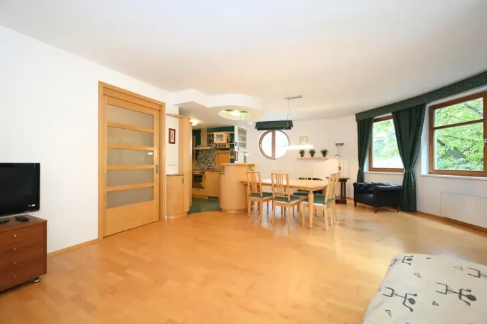 Pronájem bytu 3+kk, Praha - Žižkov, Jeseniova, 99 m2