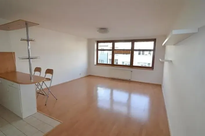 Pronájem bytu 1+kk, Praha - Vinohrady, Hradecká, 37 m2