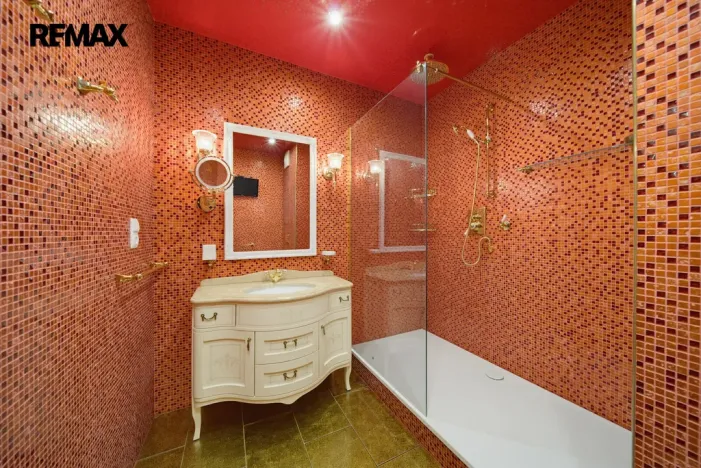 Prodej bytu 3+1, Karlovy Vary, nábřeží Jana Palacha, 94 m2