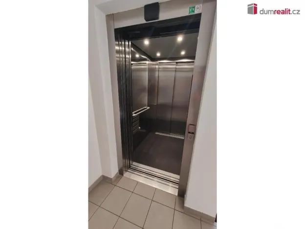 Pronájem garáže, Praha - Dolní Chabry, K Beranovu, 13 m2