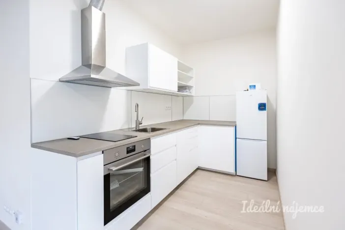 Pronájem bytu 1+kk, Praha - Vysočany, Poděbradská, 39 m2