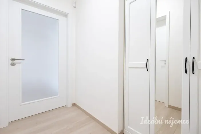 Pronájem bytu 1+kk, Praha - Vysočany, Poděbradská, 39 m2