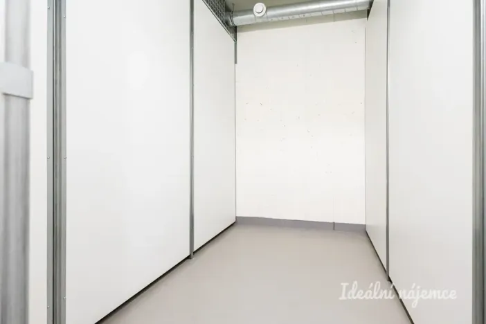 Pronájem bytu 1+kk, Praha - Vysočany, Poděbradská, 39 m2