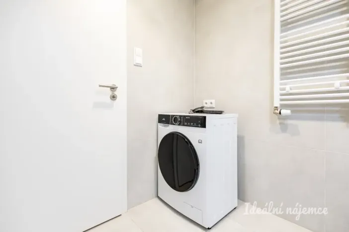 Pronájem bytu 1+kk, Praha - Vysočany, Poděbradská, 39 m2