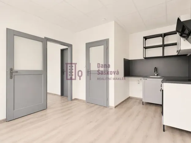 Pronájem bytu 2+kk, Jindřichův Hradec - Jindřichův Hradec II, Miřiovského, 34 m2
